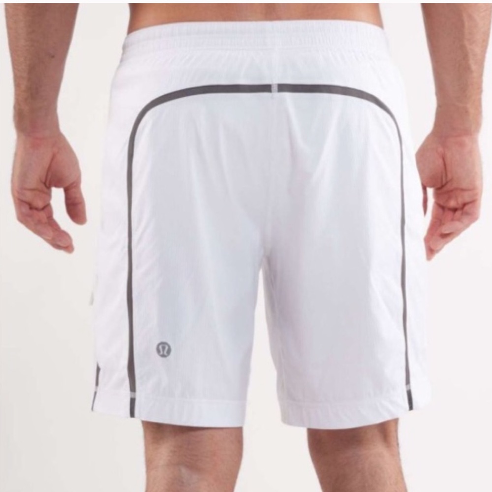 lululemon response shorts, white, size L, EUC
